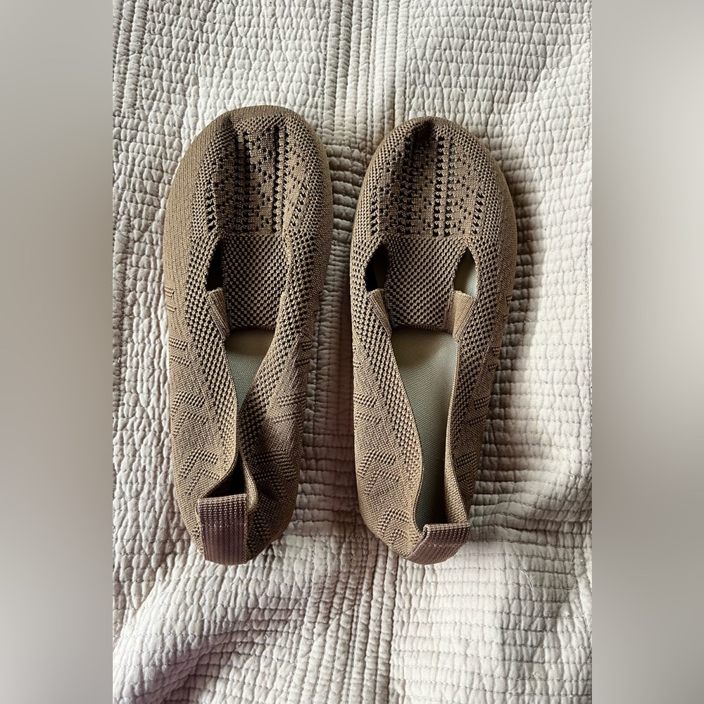 Tan flats
